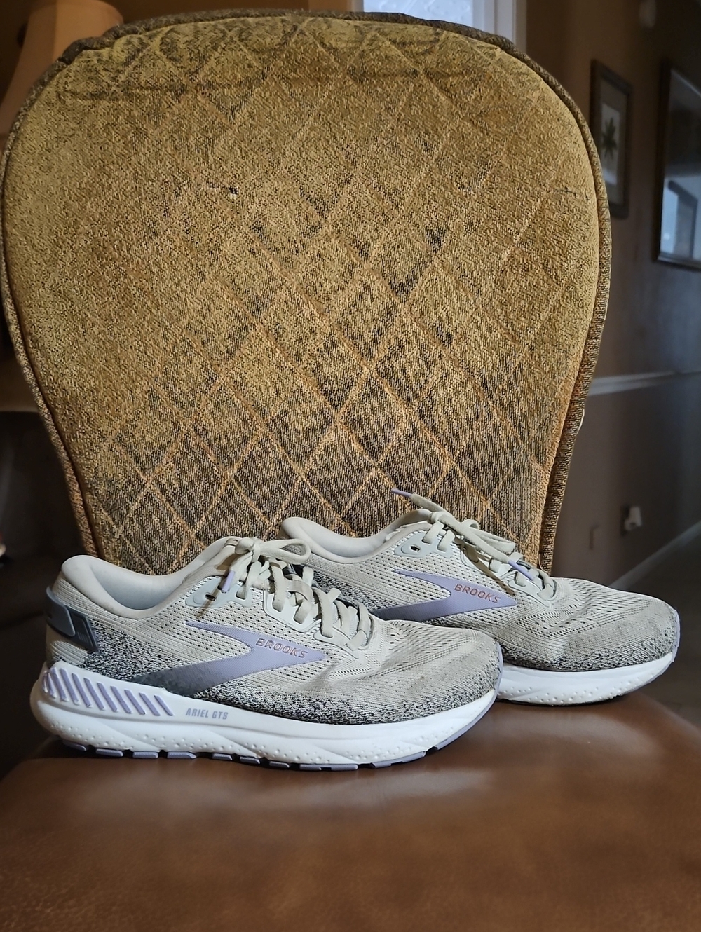 Brooks Ariel GTS 24 White Gray Purple Lace Up Road Running Sneakers Shoes